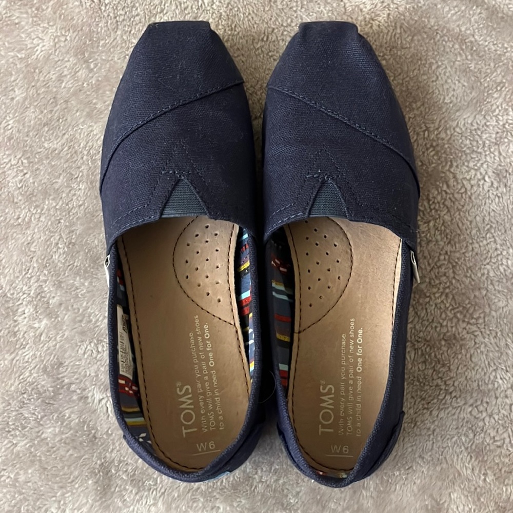 TOMS, Navy Canvas, Women’s sz 6